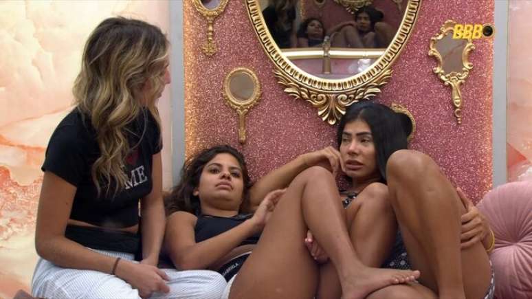 Samira conta que Solange colocaria Jonas no castigo do Monstro