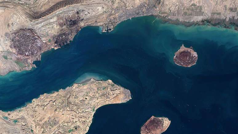 O fechamento do Estreito de Ormuz causou s&eacute;rios problemas no fornecimento de petr&oacute;leo no mundo