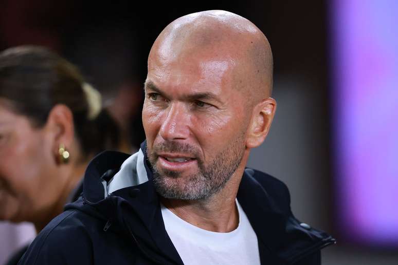 Zidane deve ser o sucessor para comandar a sele&ccedil;&atilde;o francesa &ndash;
