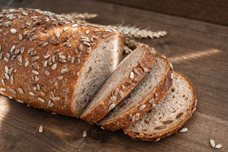 P&atilde;o integral com centeio e semente de girassol 