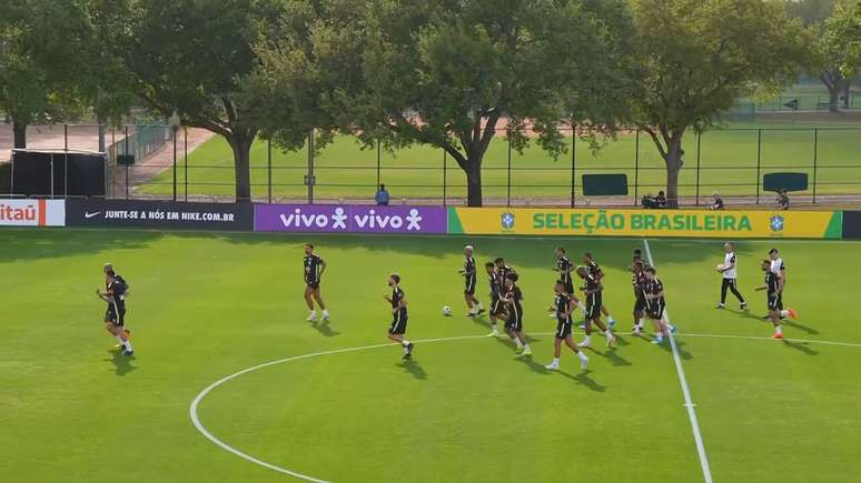 Jogadores do Brasil em treino nesta ter&ccedil;a-feira &ndash;
