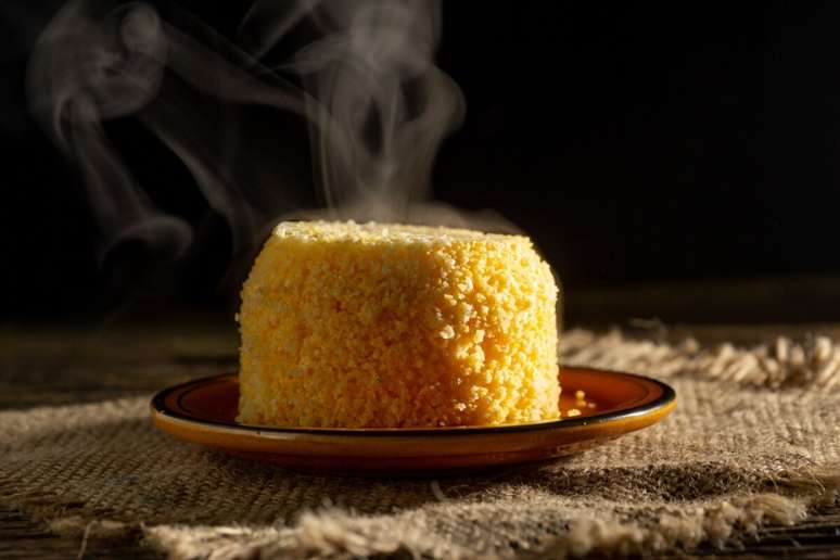 O cuscuz &eacute; fonte de carboidratos de f&aacute;cil digest&atilde;o, fornecendo energia r&aacute;pida para o corpo 