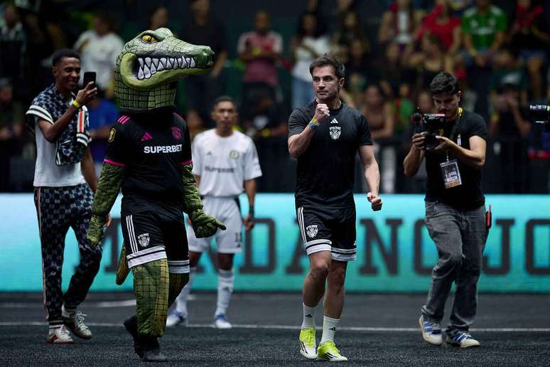 Falc&atilde;o faz gol de letra na Kings League &ndash;