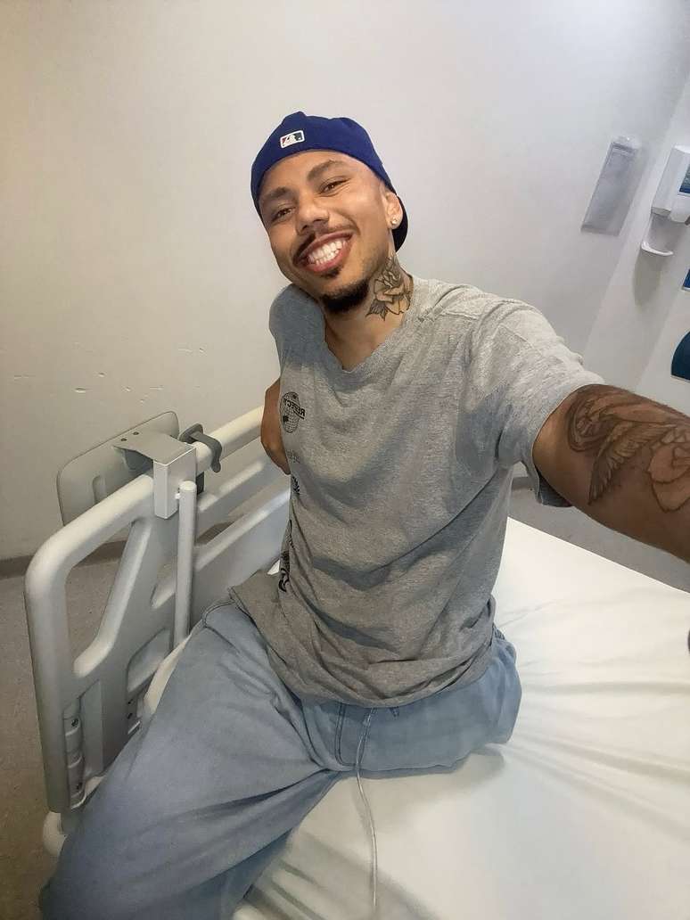 Vitor no hospital ap&oacute;s procedimento