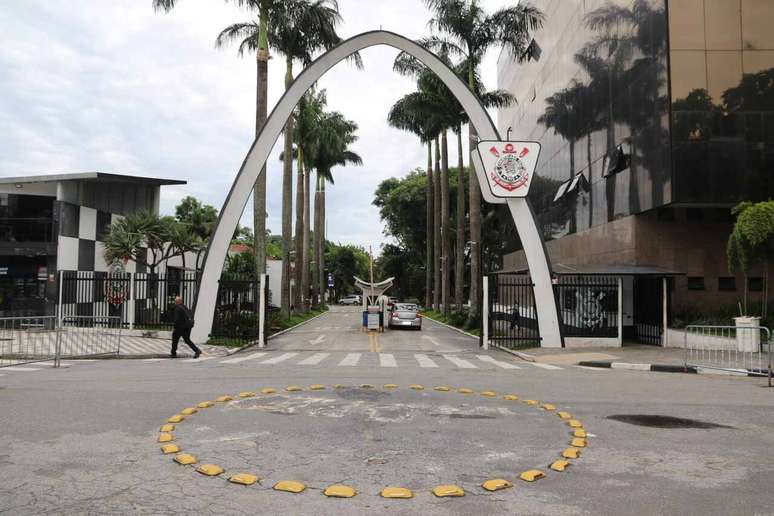 S&oacute;cios do Corinthians pedem interven&ccedil;&atilde;o judicial no clube &ndash;
