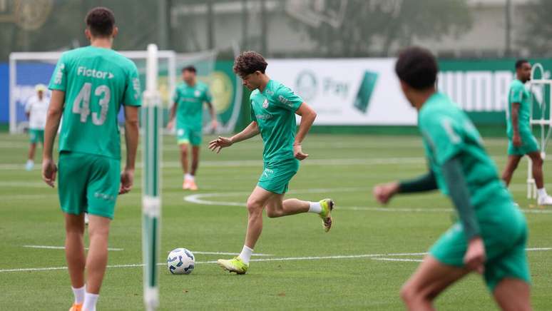 Giay participar&aacute; de amistosos contra Z&acirc;mbia e Maurit&acirc;nia &ndash;