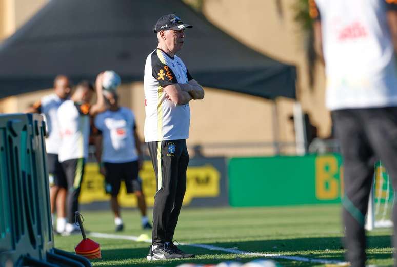 USAలో శిక్షణ పొందిన మొదటి రోజున అన్సెలోట్టికి సమస్యలు ఉన్నాయి -