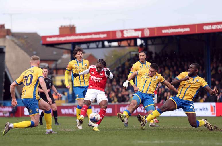 Eze marca o segundo gol do Arsenal durante a partida contra o Mansfield Town pela quinta rodada da Copa da Inglaterra &ndash; Foto de Julian Finney/Getty Images