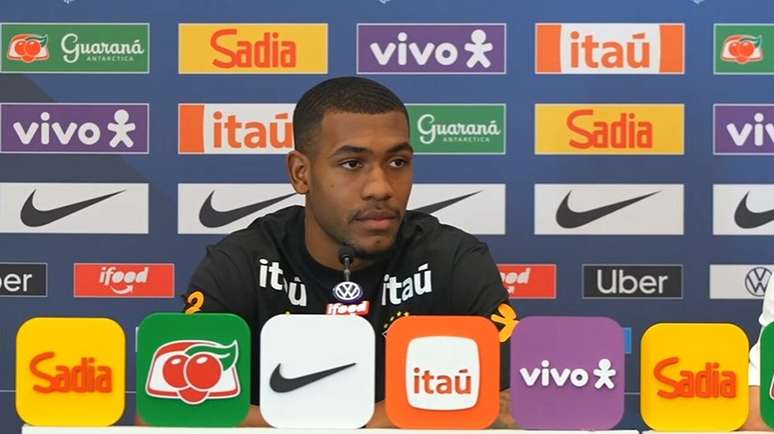 Rayan est&aacute; voando na Inglaterra. Nesta ter&ccedil;a, ele participou de entrevista coletiva, em Orlando &ndash;