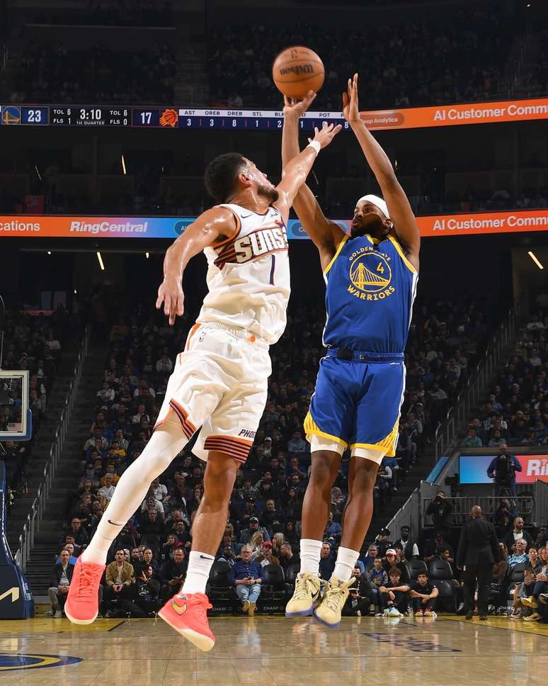 Moses Moody em partida recente do GSW contra o Phoenix Suns, antes da les&atilde;o 