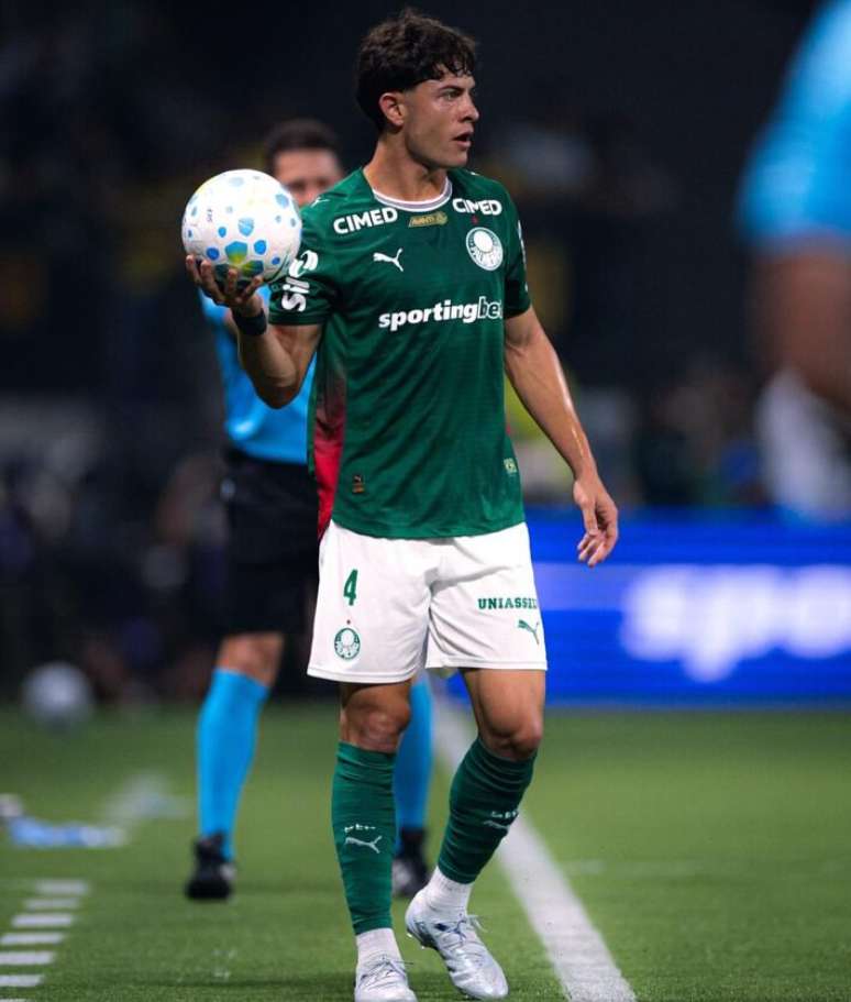 Agust&iacute;n Giay, lateral do Palmeiras