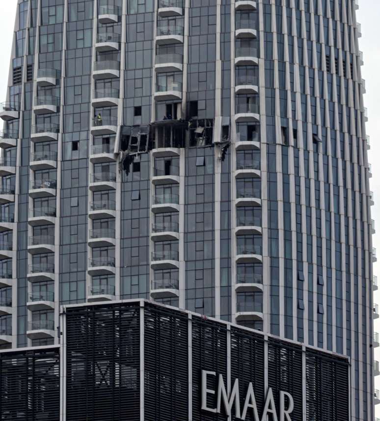 Al&eacute;m de atacar bases militares americanas na regi&atilde;o, o Ir&atilde; tamb&eacute;m atingiu infraestrutura civil, incluindo pr&eacute;dios em Dubai