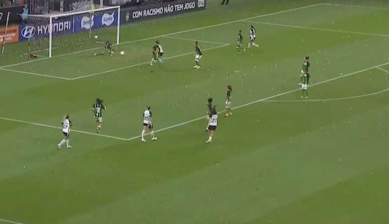 Em Itaquera, Brabas arrasam as mineiras do Am&eacute;rica.&nbsp; Mas s&oacute; fazem quatro gols por causa das grandes defesas da goleira Sandy.