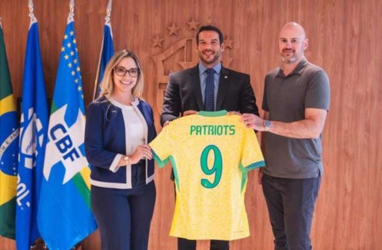 Divulga&ccedil;&atilde;o/CBF - Legenda: Patriots e CBF anunciam parceria com a&ccedil;&otilde;es no amistoso Brasil x Fran&ccedil;a nos EUA