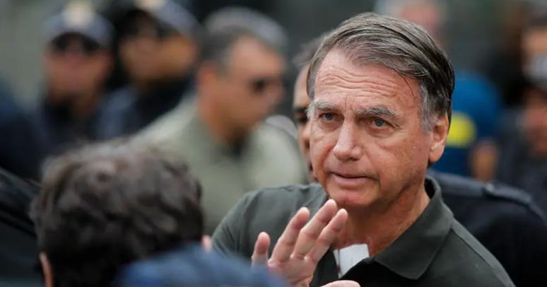 Fam&iacute;lia e defesa de Bolsonaro alegam que seu quadro cl&iacute;nico inspiram cuidados intensivos e recorrentes e que o ambiente domiciliar seria o mais adequado para o ex-presidente