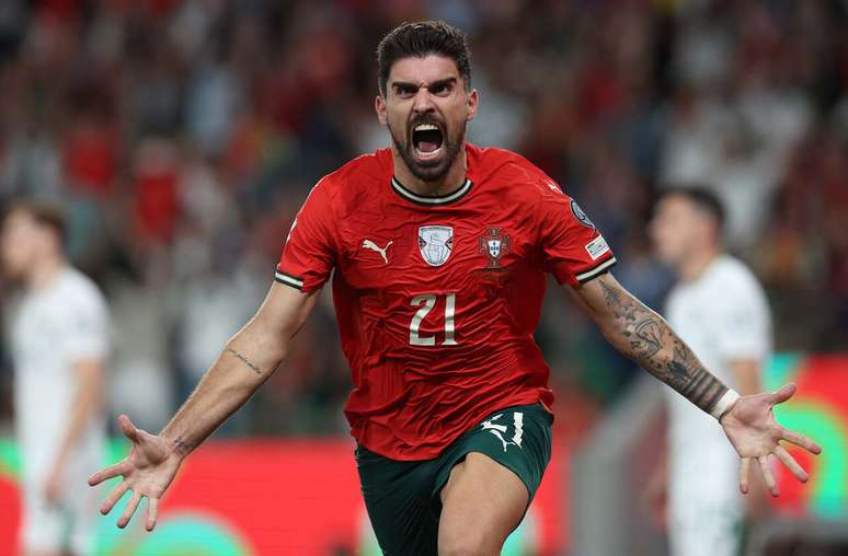 R&uacute;ben Neves em campo por Portugal &ndash;&nbsp; (Photo by Carlos Rodrigues/Getty Images)