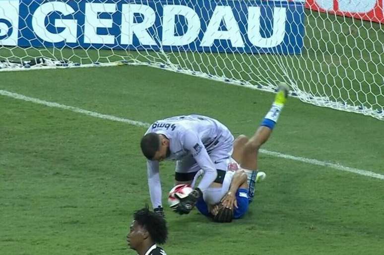 Tudo come&ccedil;ou quando Everson travou disputa com Christian e culminou no tumulto que resultou em 23 expuls&otilde;es &ndash;