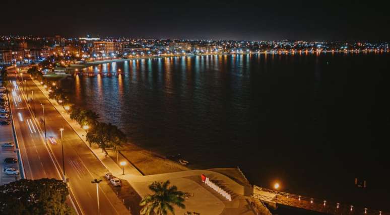 Localizada na Regi&atilde;o dos Lagos, no Rio de Janeiro, a Lagoa de Araruama possui cerca de 200 km&sup2; de extens&atilde;o e salinidade superior &agrave; do oceano, caracter&iacute;stica que atrai milhares de visitantes aos munic&iacute;pios banhados por suas &aacute;guas.