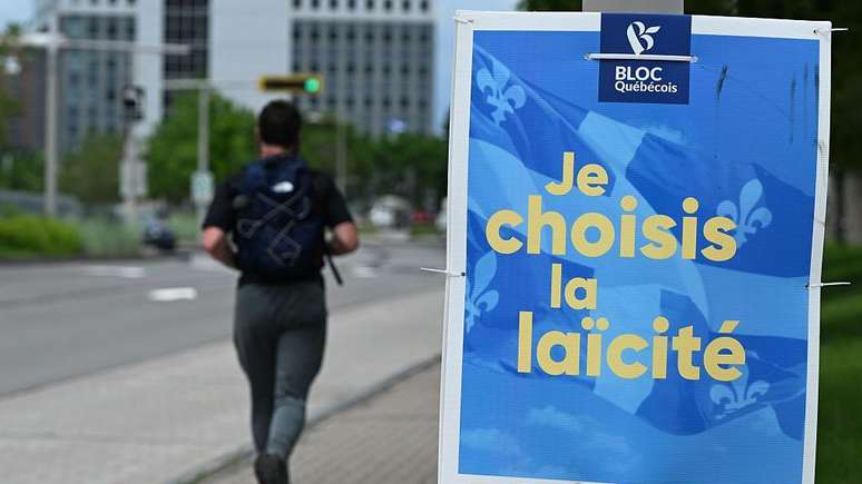 Pesquisas indicam que a maioria das pessoas de Quebec apoia o Projeto de Lei n&deg; 21