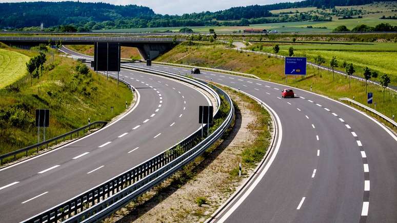 Entre efici&ecirc;ncia e seguran&ccedil;a, o modelo alem&atilde;o de tr&acirc;nsito segue gerando debate global &ndash; depositphotos.com / val_th