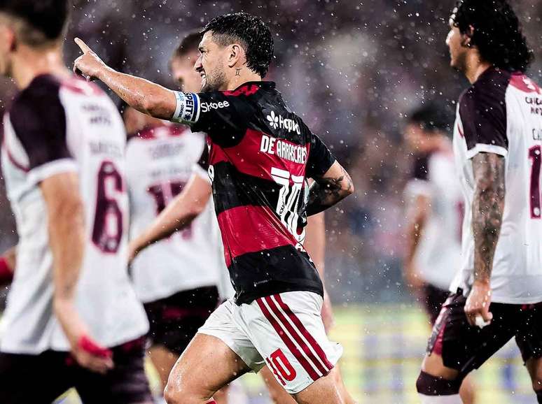 De Arrascaeta comemora gol pelo Flamengo na final da Recopa Sul-Americana &ndash;