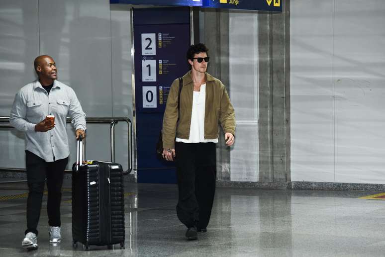 Shawn Mendes volta ao Brasil e desembarca no Rio de Janeiro