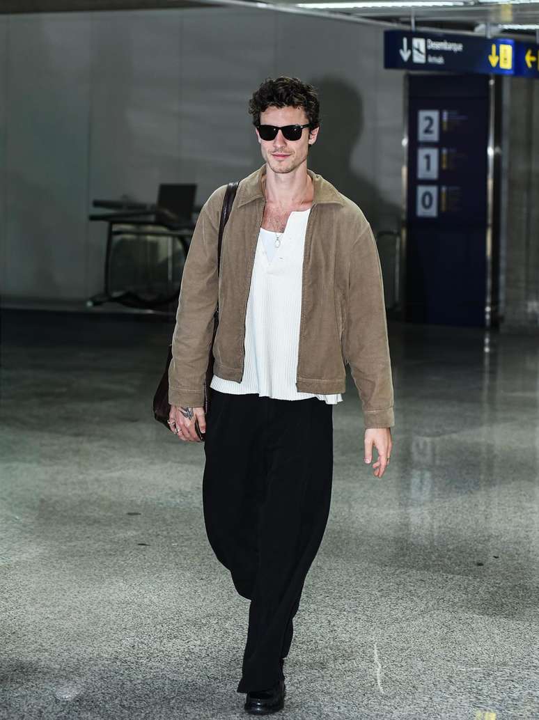 Shawn Mendes volta ao Brasil e desembarca no Rio de Janeiro