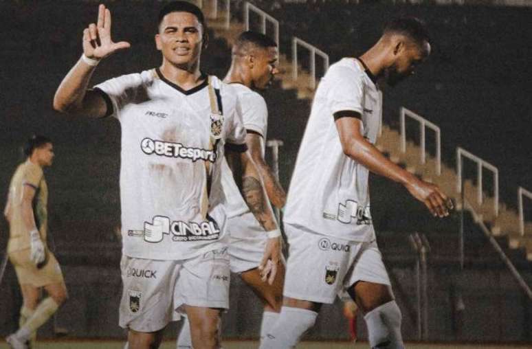 Cianorte மற்றும் Volta Redonda ஆகியோர் இந்த செவ்வாய்கிழமை (24) கோபா சுல்-தென்கிழக்கில் அணிகளின் அறிமுக போட்டியில் சந்தித்தனர்.