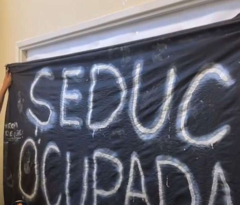 Manifestantes protestam contra medidas da gest&atilde;o Tarc&iacute;sio de Freitas