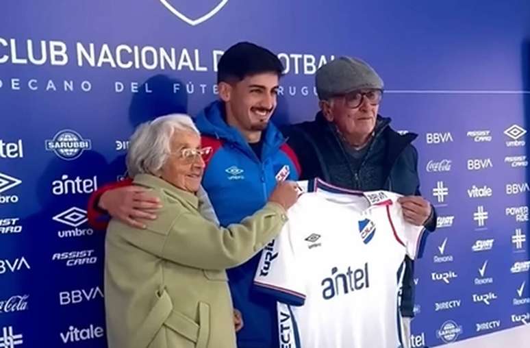 Em apresenta&ccedil;&atilde;o, Lucas Rodr&iacute;guez chamou os av&oacute;s para participarem do momento marcante &ndash;