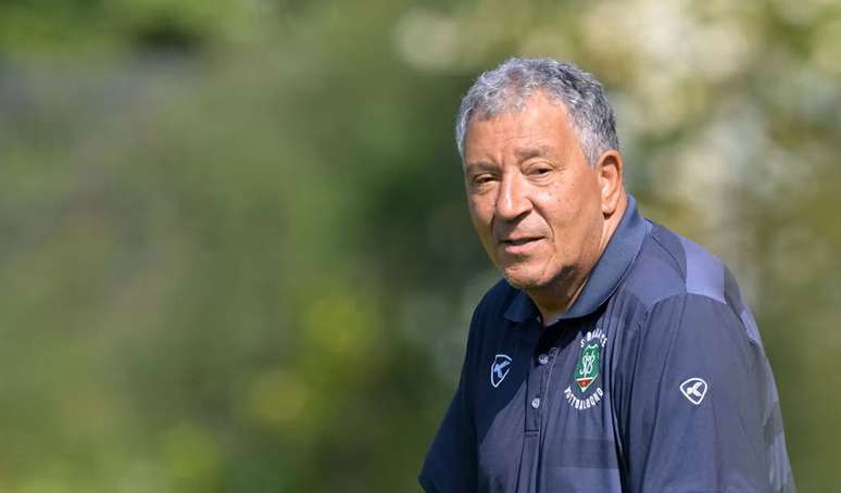 Treinador far&aacute; sua estreia na repescagem &ndash;