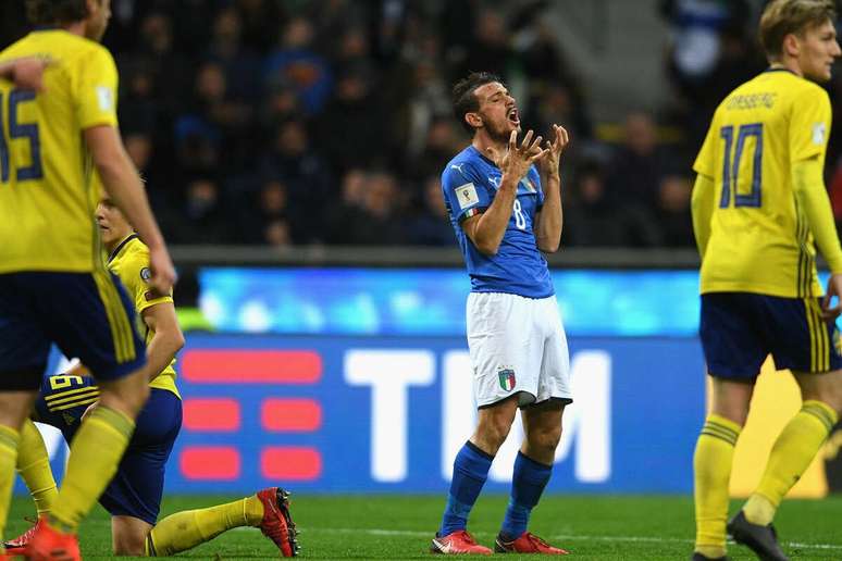 Em 2018, a It&aacute;lia ficou pelo caminho contra a Su&eacute;cia e n&atilde;o foi para a Copa na R&uacute;ssia &ndash; Photo by Claudio Villa/Getty Images