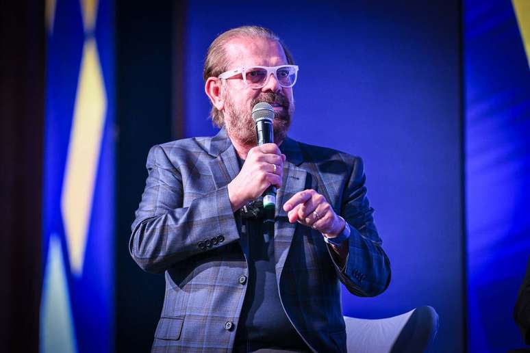 Reinaldo Carneiro Bastos &eacute; reconduzido e seguir&aacute; &agrave; frente da FPF at&eacute; 2030 &ndash;