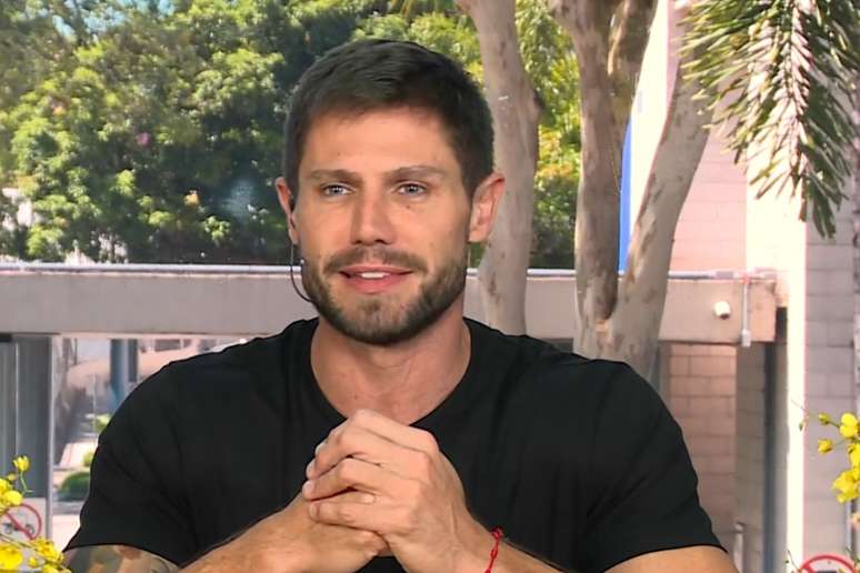 Jonas conversa com Ana Maria