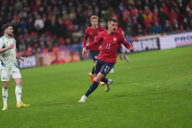 Ch&eacute;quia saiu atr&aacute;s, mas buscou o empate diante da Irlanda &ndash;