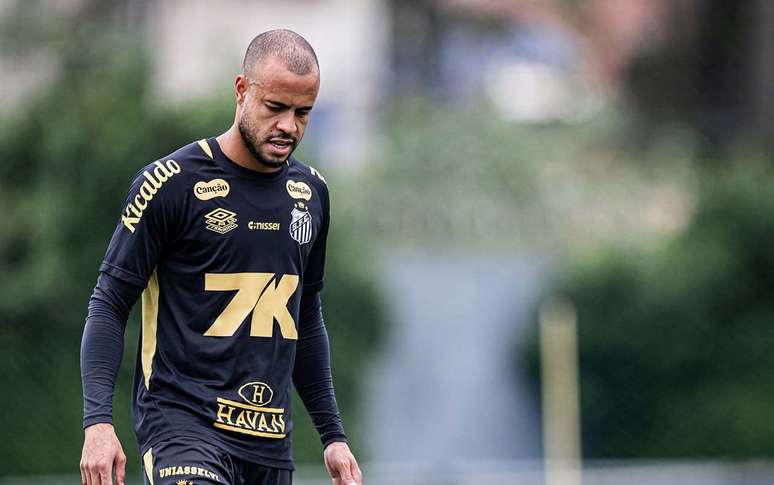 Mayke tem les&atilde;o mais agravada no Santos &ndash;