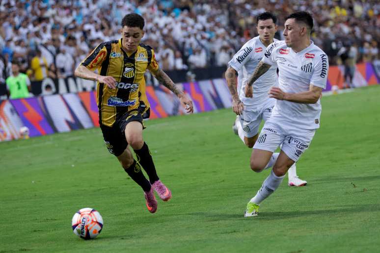 M&aacute; sequ&ecirc;ncia de resultados quase tirou o Santos das quartas de final do Paulist&atilde;o. Mais tarde, perderia para o Novorizontino &ndash;