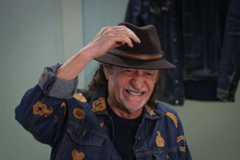 Alceu confessa que n&atilde;o gosta de ouvir m&uacute;sica. Sua grande distra&ccedil;&atilde;o &eacute; caminhar