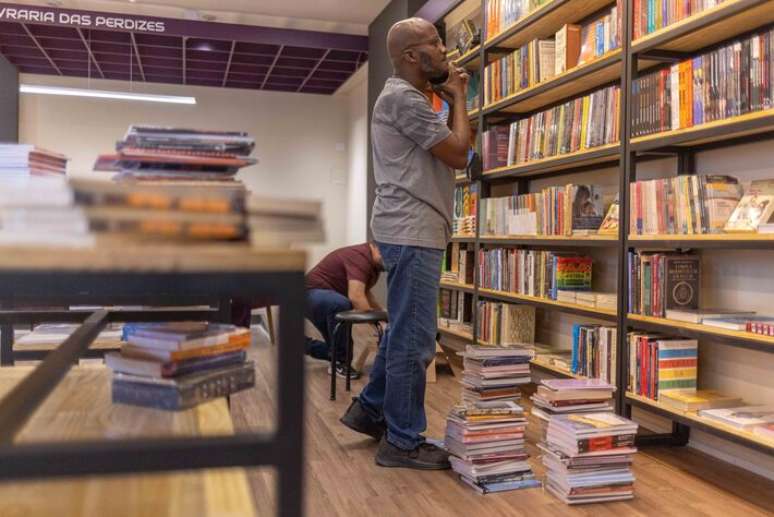 Falta de interesse e prefer&ecirc;ncia por outros formatos de entretenimento est&atilde;o entre os principais motivos para n&atilde;o consumir livros