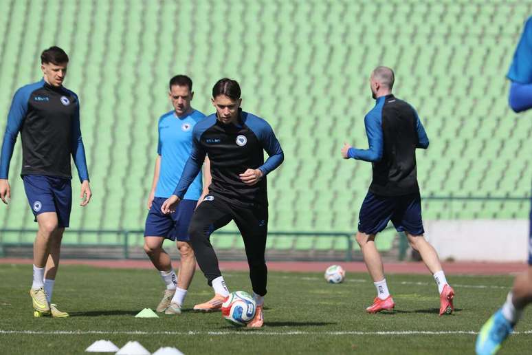B&oacute;snia fecha os preparativos para o jogo contra Gales