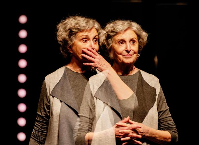 అనా లూసియా టోర్రే నియంతృత్వ కాలంలో జైలు శిక్షను గుర్తుచేసుకుంది మరియు 40 సంవత్సరాల వయస్సులో గర్భధారణ సమయంలో చతికిలబడినప్పుడు సాధారణ ప్రసవం గురించి మాట్లాడుతుంది