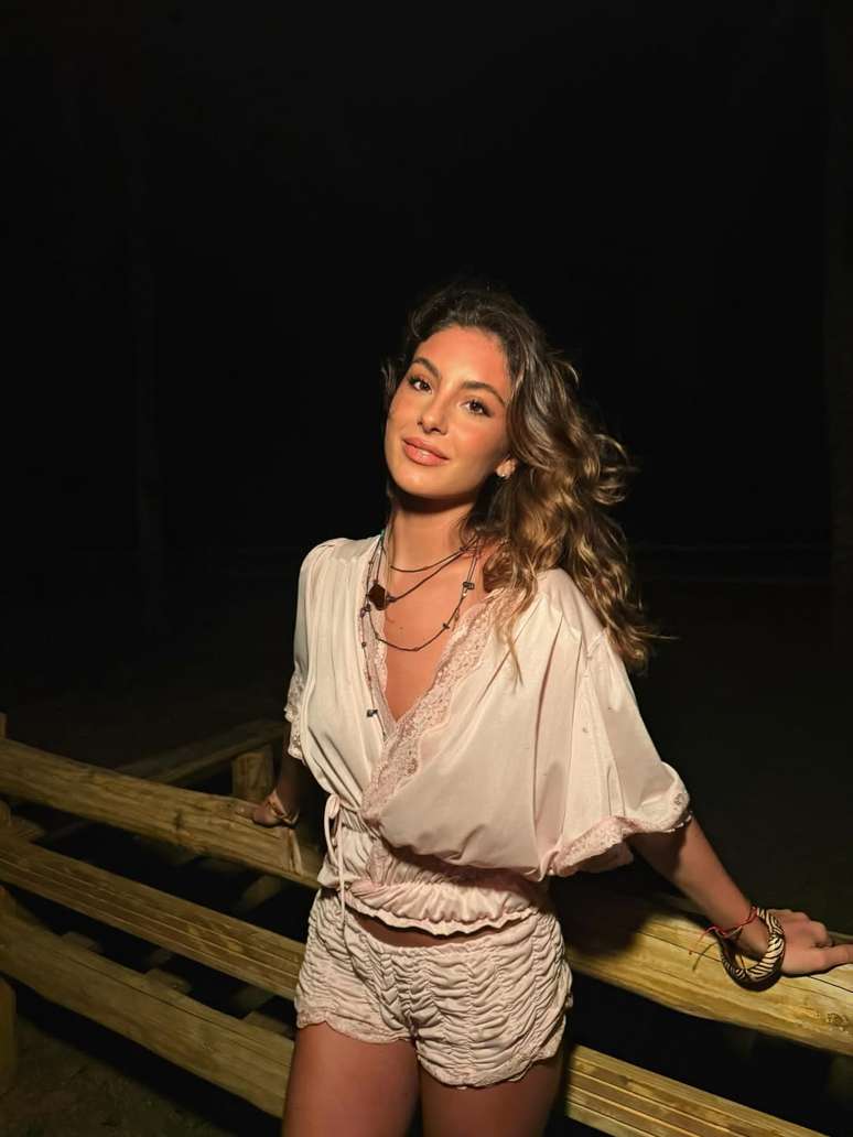 Filho de Adriana Esteves vive affair com filha de Tato Gabus Mendes, diz jornal