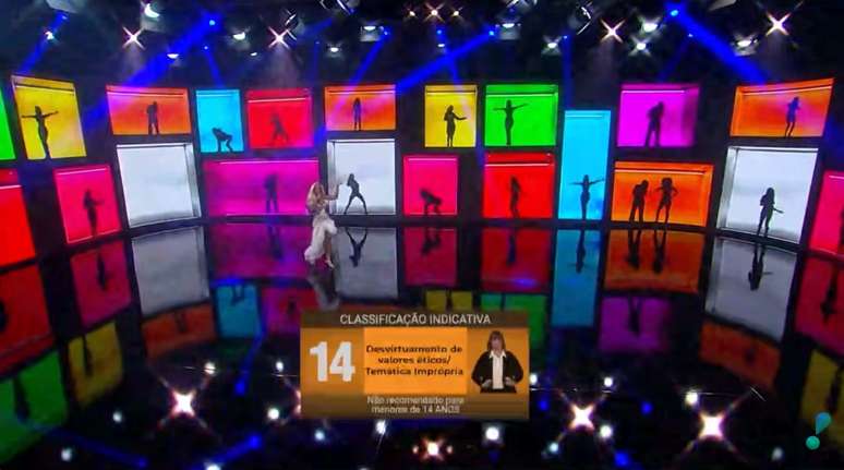 Com exagero que salta aos olhos, o cen&aacute;rio usando o tel&atilde;o gigantesco foi um acerto do novo 'Superpop'