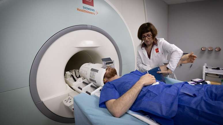 As m&aacute;quinas de resson&acirc;ncia magn&eacute;tica precisam de algo entre 1.500 e 2.000 litros de h&eacute;lio para resfriar os &iacute;m&atilde;s