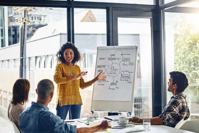 Com a experi&ecirc;ncia acumulada, o trabalho de storymaker pode ir muito al&eacute;m da produ&ccedil;&atilde;o de conte&uacute;do e se transformar em cursos, mentorias e workshops 