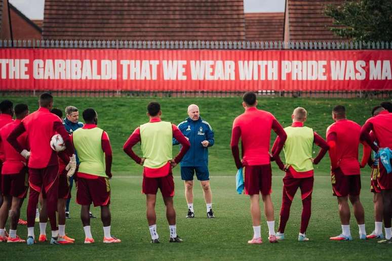 Sean Dyche durante treinamento no Nottingham Forest &ndash;
