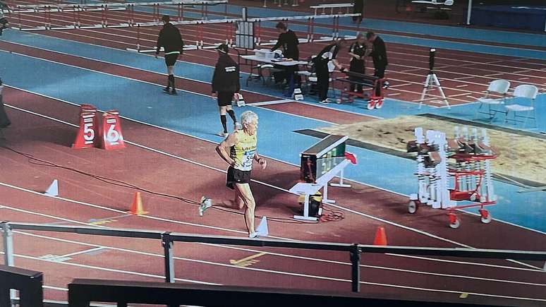 L&oacute;pez ganhou medalhas e bateu recordes em diversas modalidades de atletismo: 2 mil metros, 3 mil metros, 10 mil metros, maratona e ultramaratonas de 50 km e 100 km.