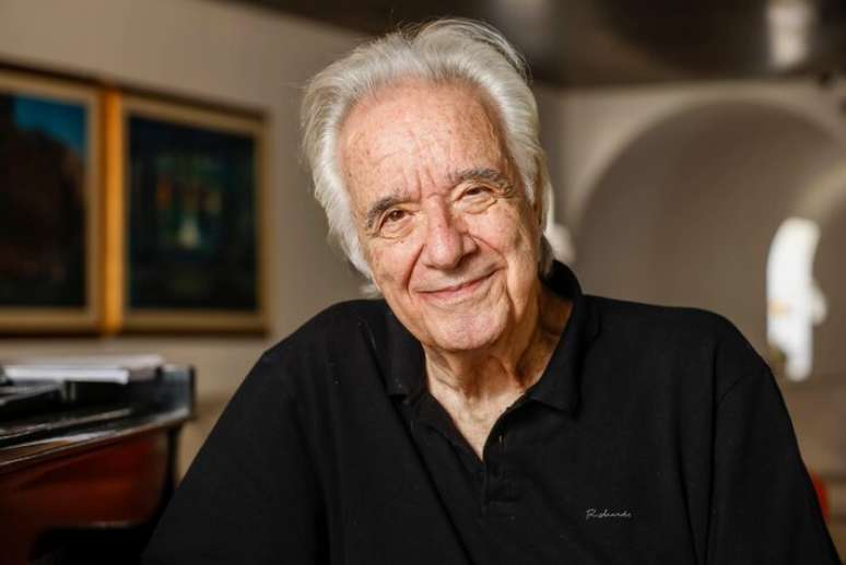 O maestro Jo&atilde;o Carlos Martins rege a Bachiana do Sesi-SP na Paulista neste domingo, 29