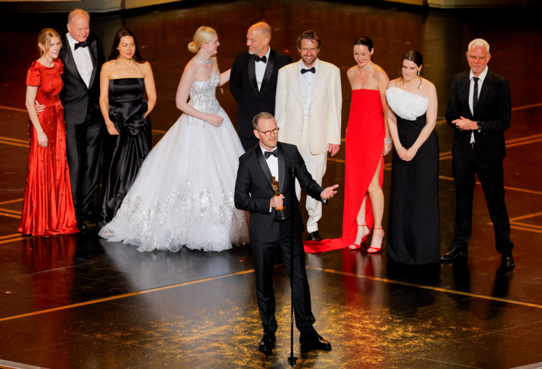 Joachim Trier recebendo o Oscar de Melhor Filme Internacional em 2026 