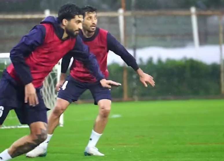 Ir&atilde; treina na Turquia para o jogo desta sexta-feira contra a Nig&eacute;ria. Mas o jogo &eacute; na Turquia.